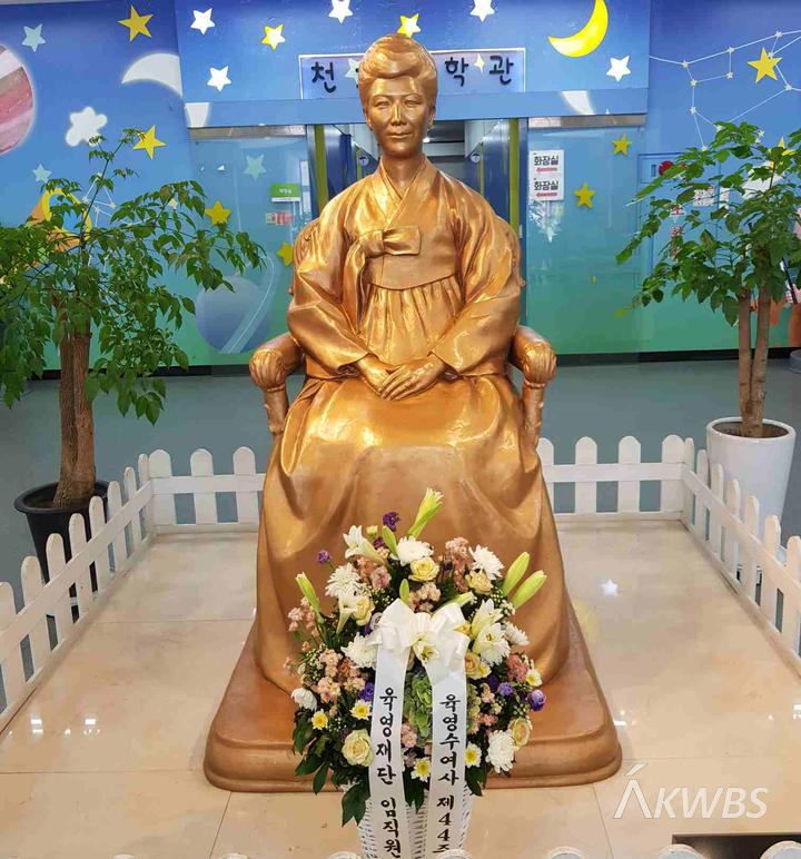 韩国前总统朴正熙夫人陆英修女士铜像。